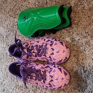 Kids Soccer Kleets and Skinguards Size 3